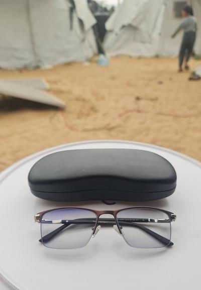 "My new glasses have arrived thanks to you.
Thank you from the bottom of my heart to everyone who donated, even just one euro. Every small contribution made a big difference to me.
And thank you to everyone who shared my posts and helped spread them. Your support means a lot to me